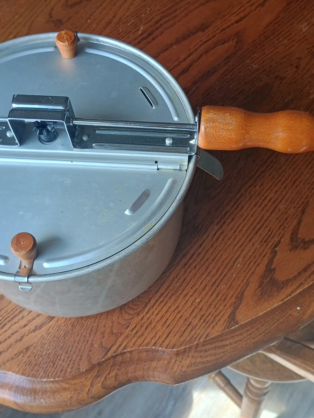 Aluminum Popcorn Pot with Wooden Handle